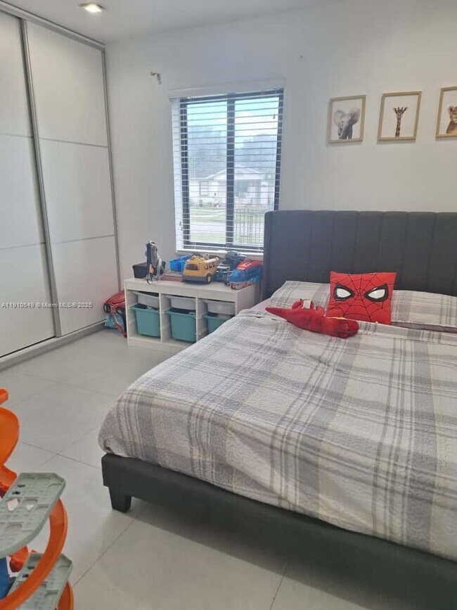 Building Photo - 13437 SW 44th Ln