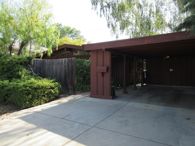 Building Photo - 10400 Johnson Ave