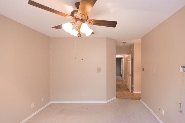 Building Photo - 2 Bedroom, 2 Bath Condo