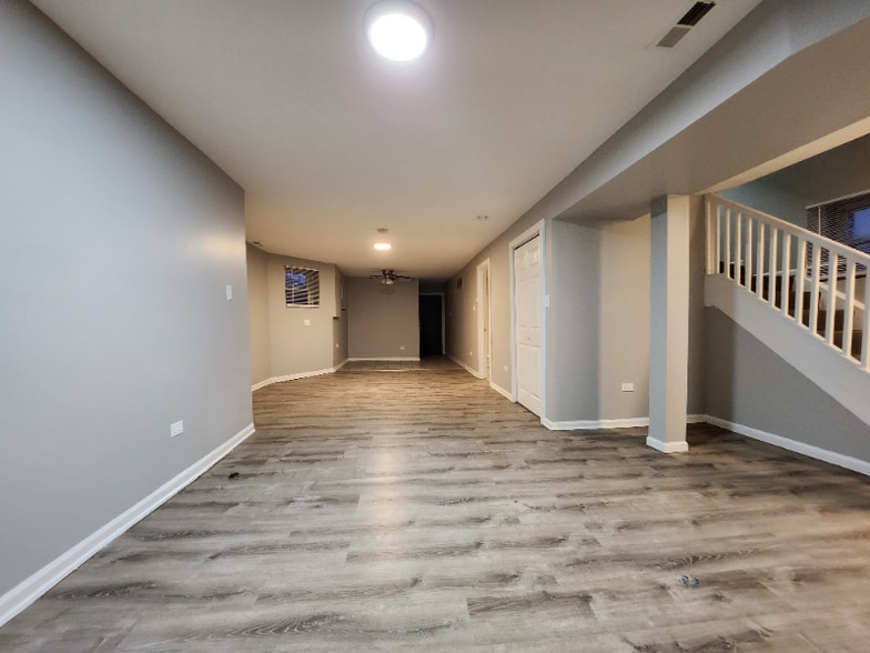 Building Photo - 7314 S Kenwood Ave