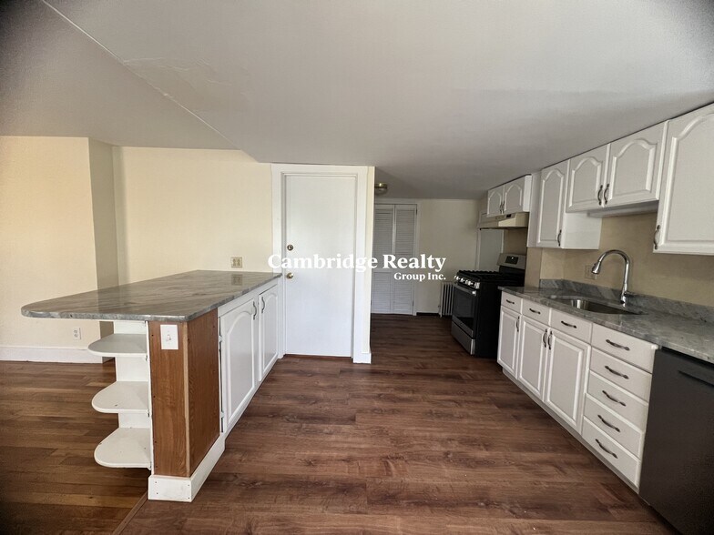 Building Photo - 28 Cherry St