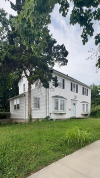 Building Photo - 101 W 17th St