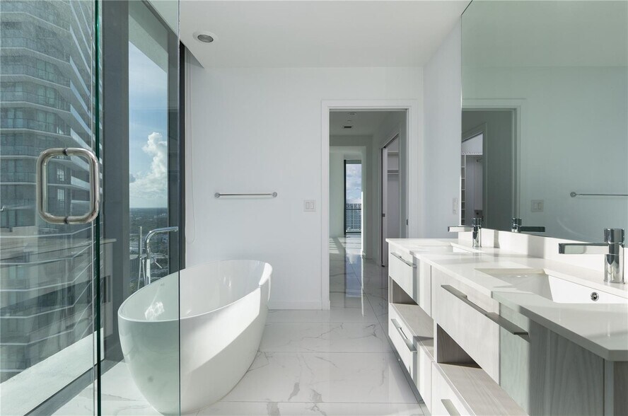 Building Photo - 480 NE 31st