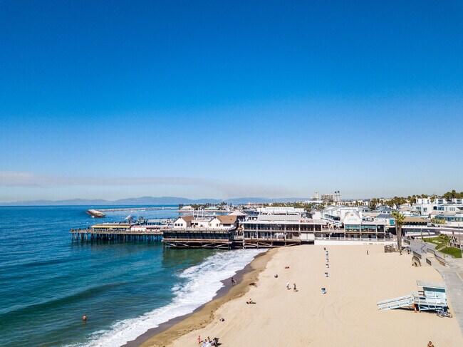 Building Photo - 615 ESPLANADE