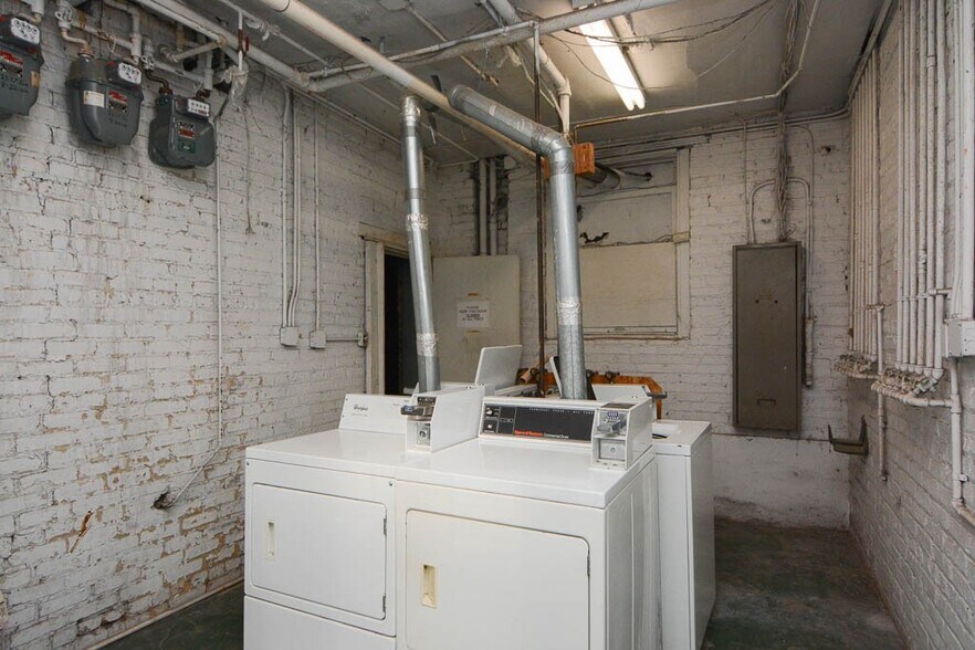 Building Photo - 1112 W Lill Ave