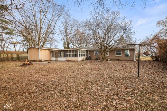 Building Photo - 8856 Moll Dr