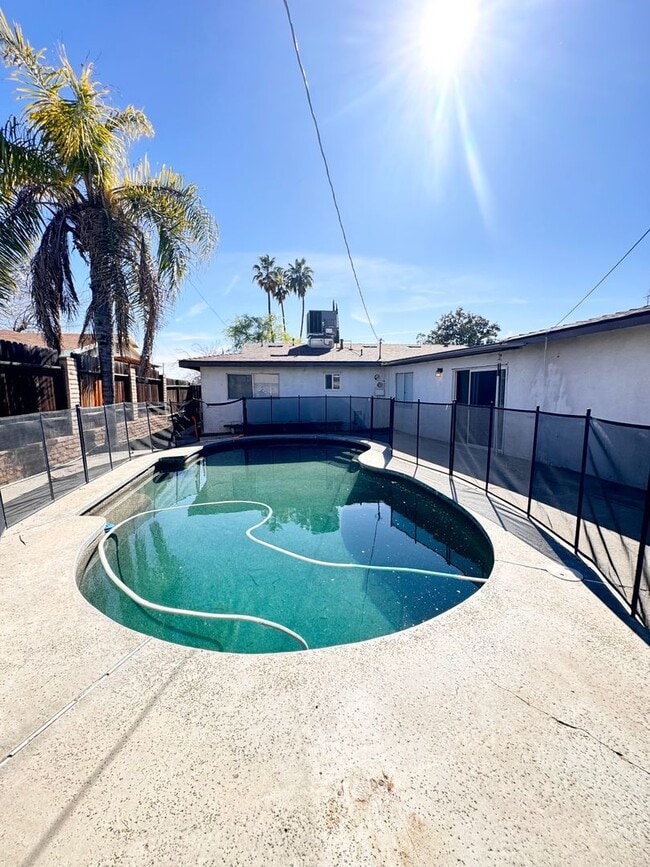 Building Photo - NE Home with pool for rent