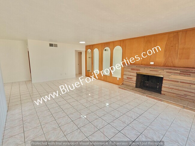 Building Photo - 5755 E 6th St