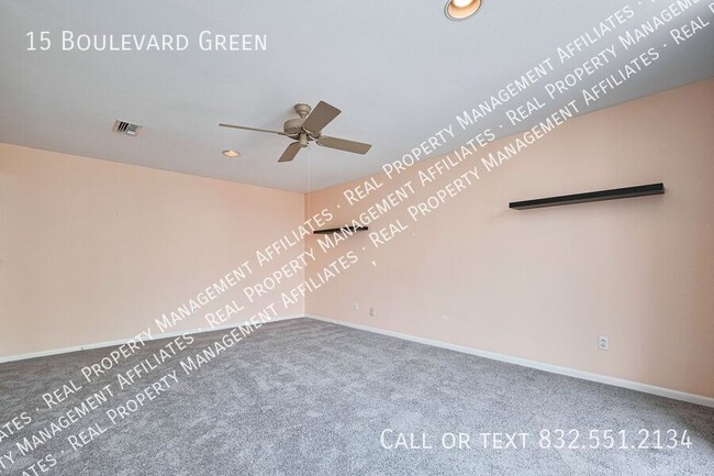 Building Photo - 15 Boulevard Green