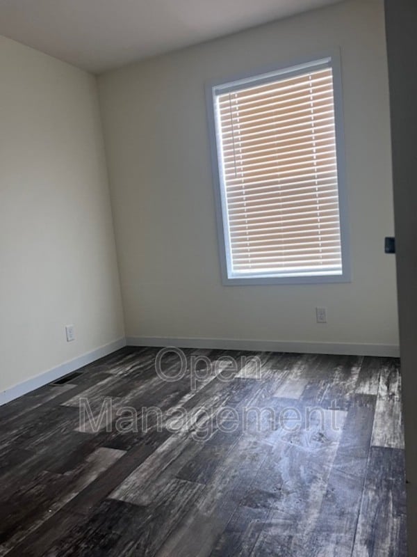 Building Photo - 511 E 1st St