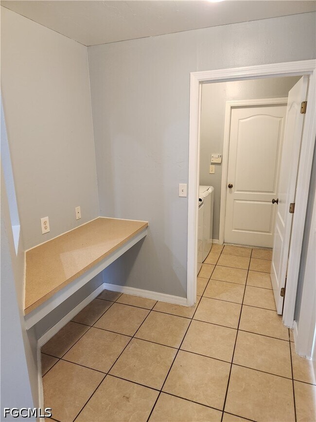Building Photo - 1627 S Gator Cir