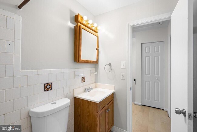 Building Photo - 623 Bywater Rd