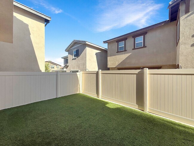 Building Photo - Stunning 3B/2.5BA Home in Murrieta for Rent!
