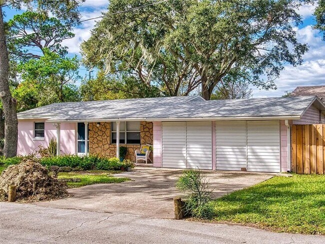 Building Photo - Charming 2-bedroom, 1-bath home