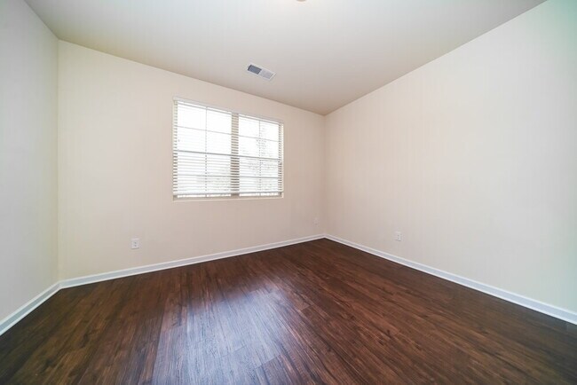 Building Photo - 504 Overo Dr