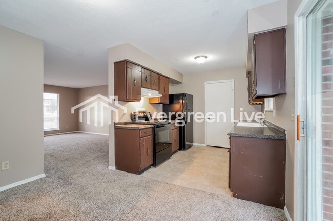 Building Photo - 672 Liberty Ln