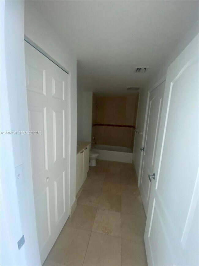 Building Photo - 2101 Brickell Ave