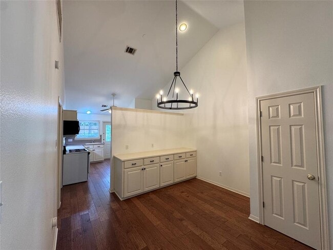 Building Photo - 1811 W 39th St