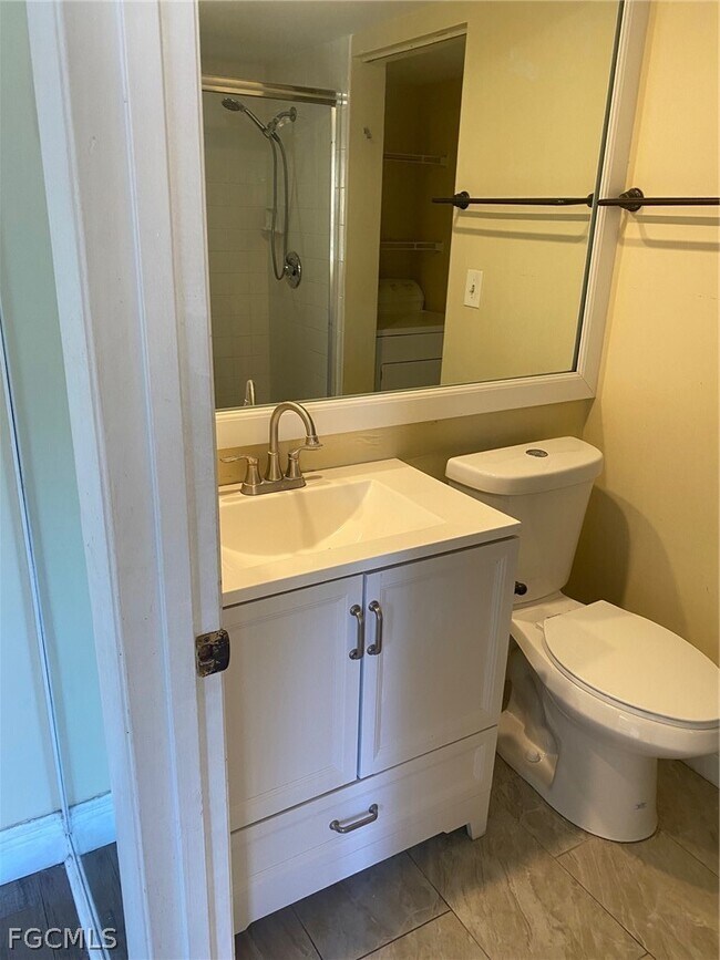 Building Photo - 5245 Cedarbend Dr