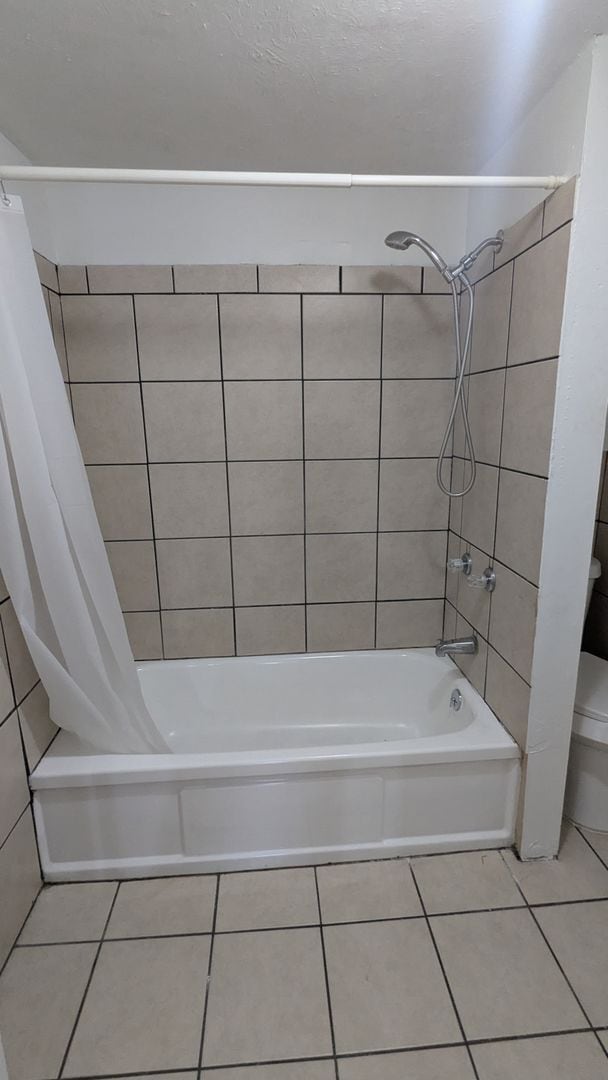 Building Photo - Charming 3-bedroom, 1-bathroom home locate...