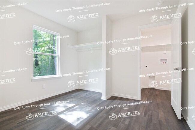 Building Photo - 112 Pinebrook Pl