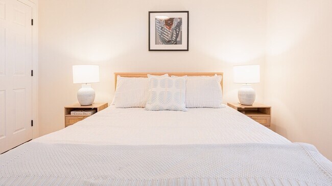 Building Photo - 5 Davis Ave