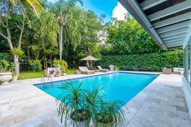 Building Photo - 12700 SW 80th Ave