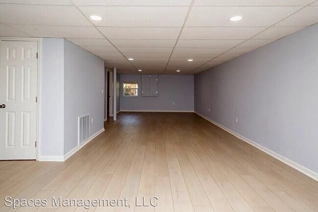 Building Photo - 7 Hickory Ln