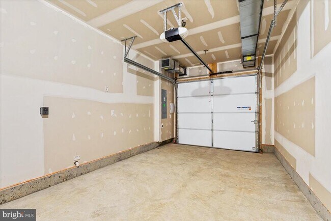 Building Photo - 1618 Blacksmith Wy