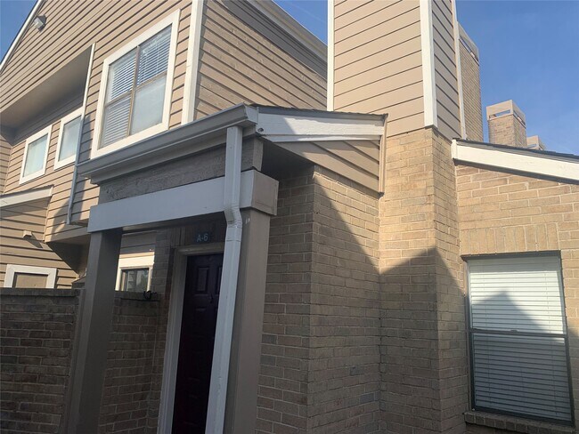 Building Photo - 2710 Grants Lake Blvd