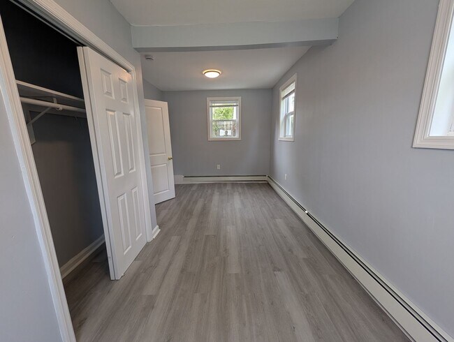 Building Photo - 1307 6th Ave