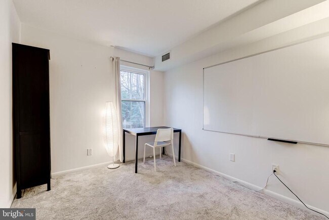 Building Photo - 11643 Stoneview Square