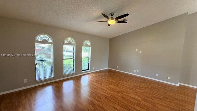 Building Photo - 11540 NW 27th Ct