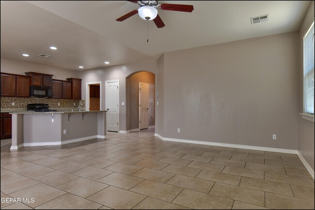 Building Photo - 6560 Westfield Dr