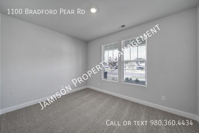 Building Photo - 1100 Bradford Pear Rd