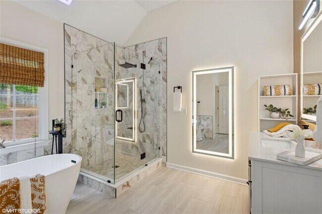 Building Photo - 230 Bluff Oak Dr