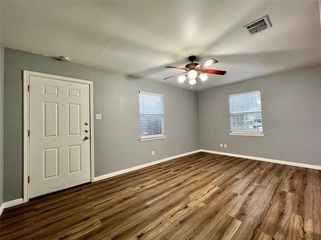 Building Photo - 408 Radam Ln