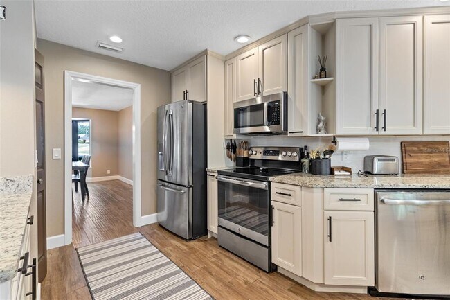 Building Photo - 10911 Victoria Arbor Way