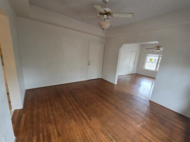 Building Photo - 1226 W Gray St