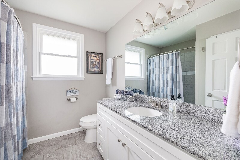 Building Photo - 204 Edgewater Dr