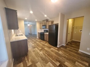 Building Photo - 15 Starling Hill Dr