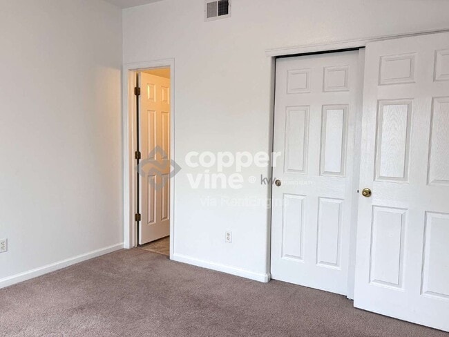 Building Photo - 1740 W 53rd Dr