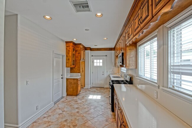 Building Photo - 15624 Sombra Ave