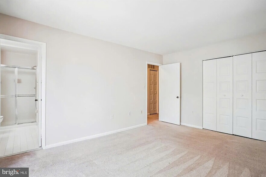 Building Photo - 4902 Sauquoit Ln