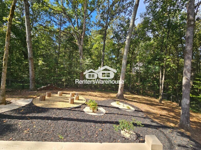 Building Photo - 2530 Wellsley Ln