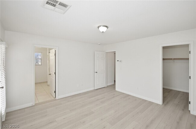 Building Photo - 4218 S Sugar Dr