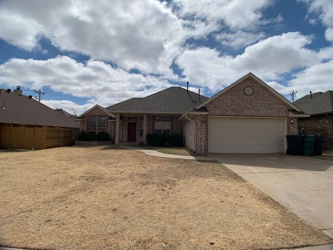 Building Photo - Edmond 4 Bedroom Home!