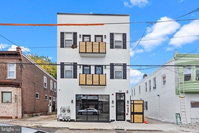 Building Photo - 342 W Queen Ln