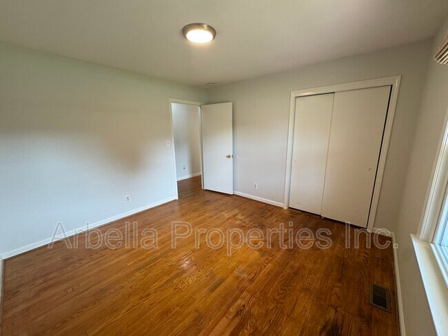 Building Photo - 1713 Seward Dr