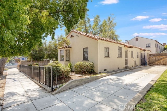 Building Photo - 1375 N Mentor Ave
